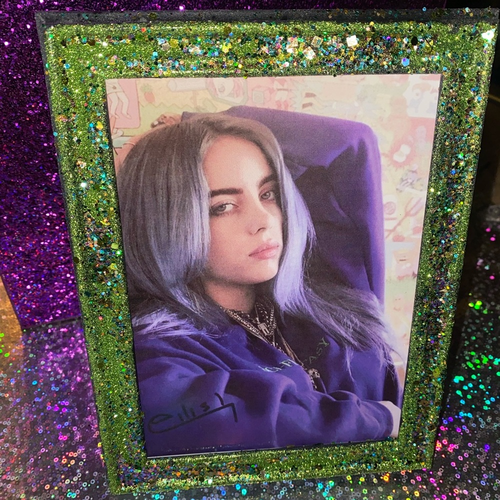 BILLIE EILISH AUTOGRAPHED 5x7 IN POP FRAME MINT !!